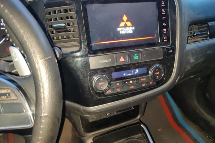 Used Mitsubishi Outlander 2021 2.4L 4x4 Zhi Xiang Edition 7 Seats Interior 3