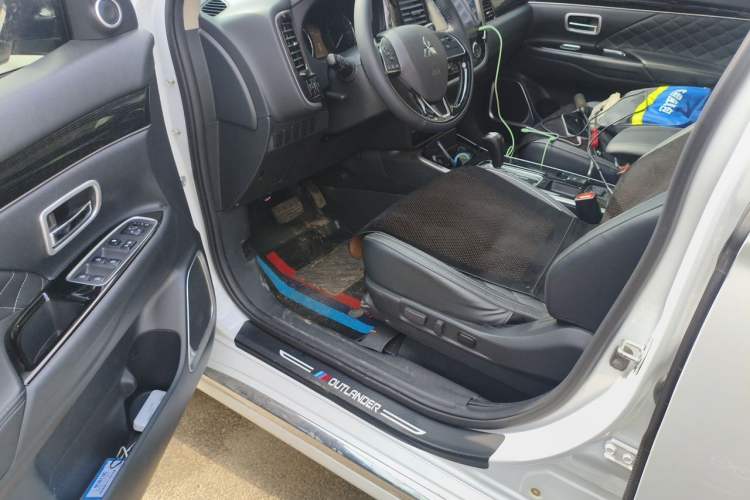 Used Mitsubishi Outlander 2021 Revised Version 2.0L Two-Wheel Drive Enjoyment Edition 5 Seats Interior 3