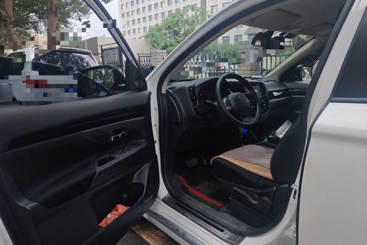 Used Mitsubishi Outlander 2021 Revised Version 2.0L Two-Wheel Drive Comfort Edition 5 Seats Interior 3