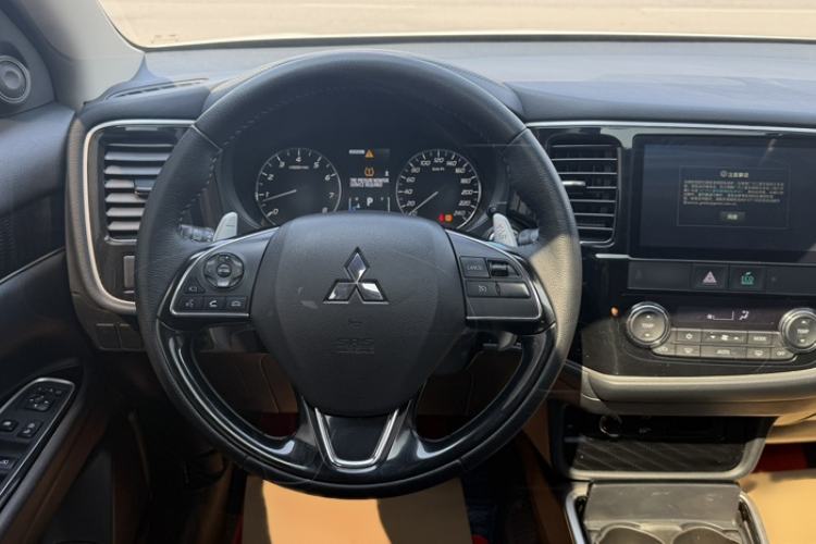 Used Mitsubishi Outlander 2021 2.4L 4x4 Zhi Xiang Edition 7 Seats Interior 3