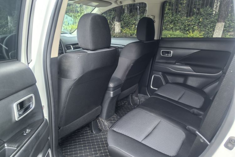 Used Mitsubishi Outlander 2021 Revised Version 2.0L Two-Wheel Drive Comfort Edition 5 Seats Interior 4