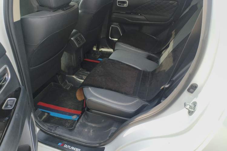 Used Mitsubishi Outlander 2021 Revised Version 2.0L Two-Wheel Drive Enjoyment Edition 5 Seats Interior 4