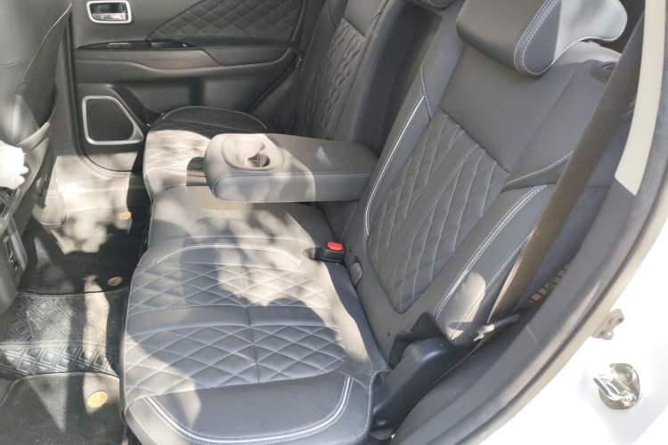 Used Mitsubishi Outlander 2021 2.4L 4x4 Zhi Xiang Edition 7 Seats Interior 4