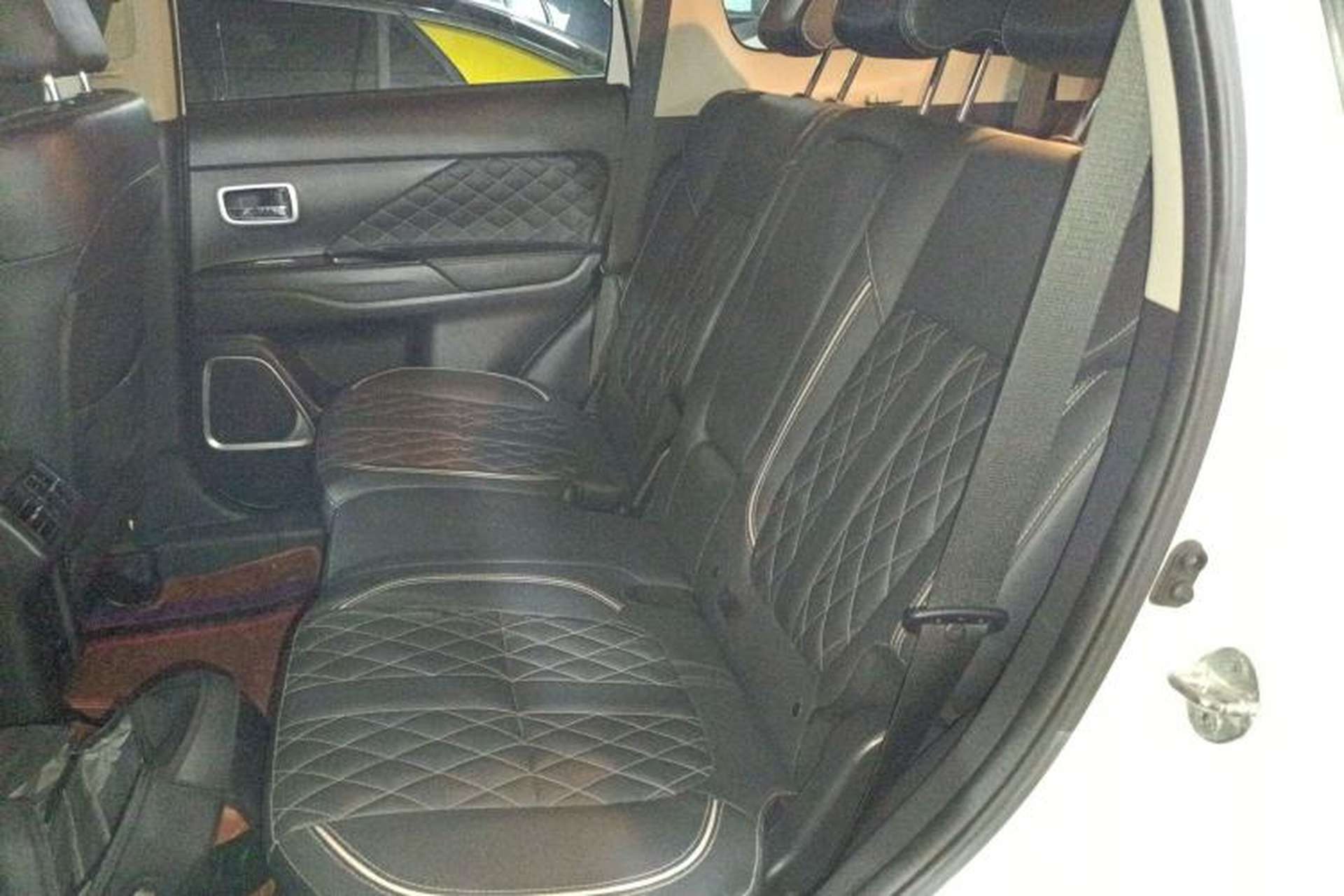 Used Mitsubishi Outlander 2021 2.4L 4x4 Zhi Xiang Edition 7 Seats Interior 4