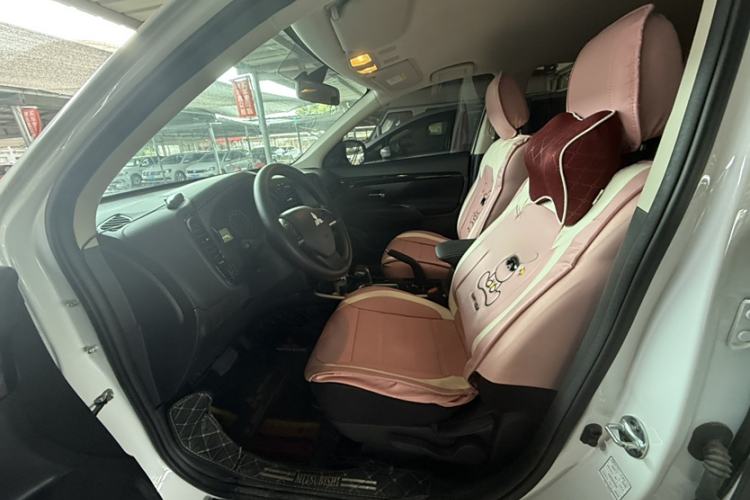 Used Mitsubishi Outlander 2021 Revised Version 2.0L Two-Wheel Drive Comfort Edition 5 Seats Interior 4