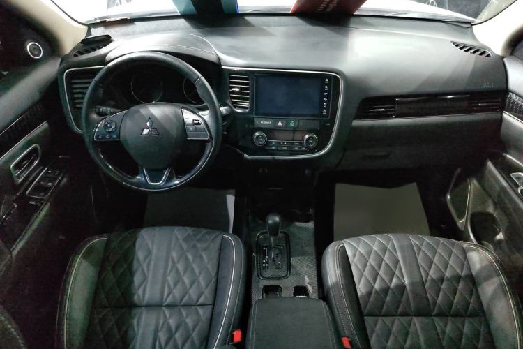 Used Mitsubishi Outlander 2021 Revised Version 2.0L Two-Wheel Drive Comfort Edition 7 Seats Interior 5