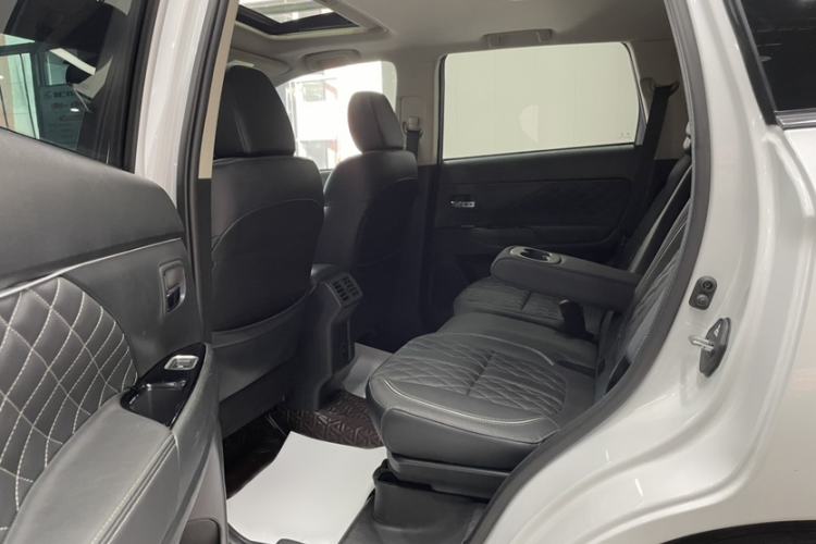 Used Mitsubishi Outlander 2021 2.4L 4x4 DynaDrive Edition 5 Seats Interior 5
