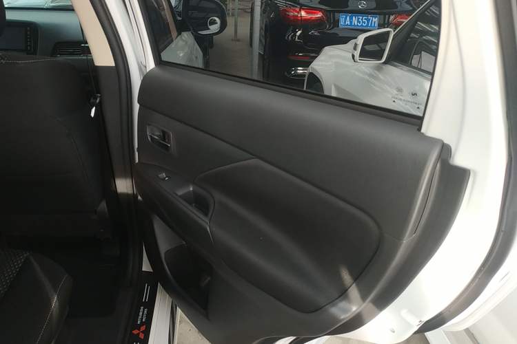 Used Mitsubishi Outlander 2021 Revised Version 2.0L Two-Wheel Drive Comfort Edition 5 Seats Interior 6