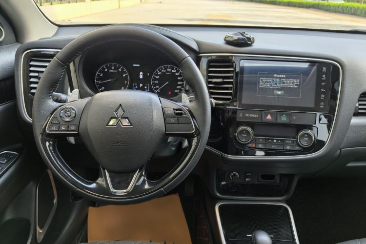 Used Mitsubishi Outlander 2021 2.4L 4x4 DynaDrive Edition 5 Seats Interior 7