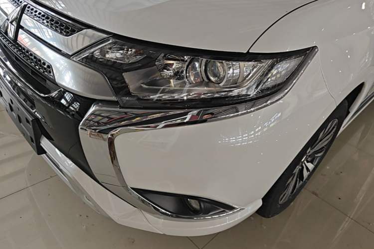 Used Mitsubishi Outlander 2021 2.0L Two-Wheel Drive Comfort Edition 5 Seats Left Front Headlight