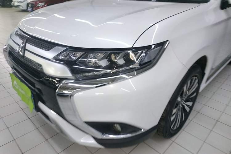 Used Mitsubishi Outlander 2021 2.4L 4x4 Zhi Xiang Edition 7 Seats Left Front Headlight