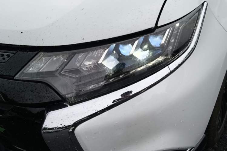 Used Mitsubishi Outlander 2021 2.4L 4x4 DynaDrive Edition 5 Seats Left Front Headlight