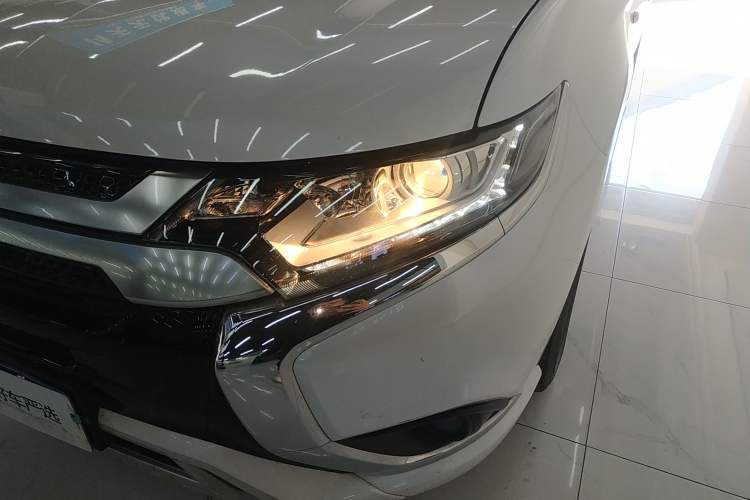 Used Mitsubishi Outlander 2021 Revised Version 2.0L Two-Wheel Drive Comfort Edition 5 Seats Left Front Headlight