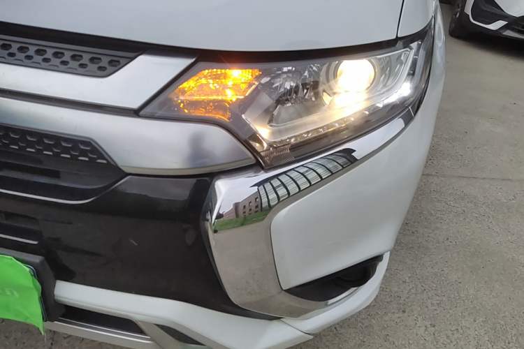 Used Mitsubishi Outlander 2021 2.0L Two-Wheel Drive Comfort Edition 5 Seats Left Front Headlight