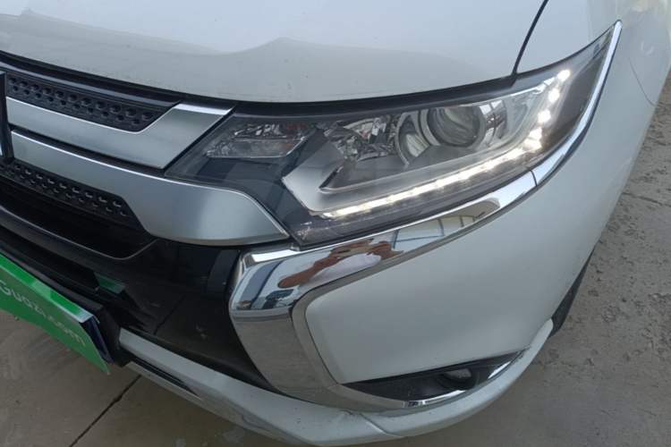 Used Mitsubishi Outlander 2021 2.0L Two-Wheel Drive Comfort Edition 7 Seats Left Front Headlight