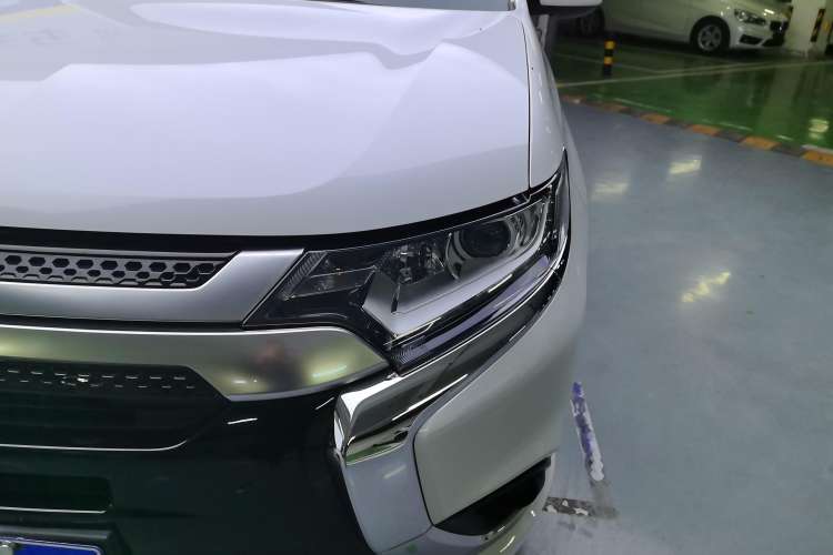 Used Mitsubishi Outlander 2021 Revised Version 2.0L Two-Wheel Drive Comfort Edition 5 Seats Left Front Headlight