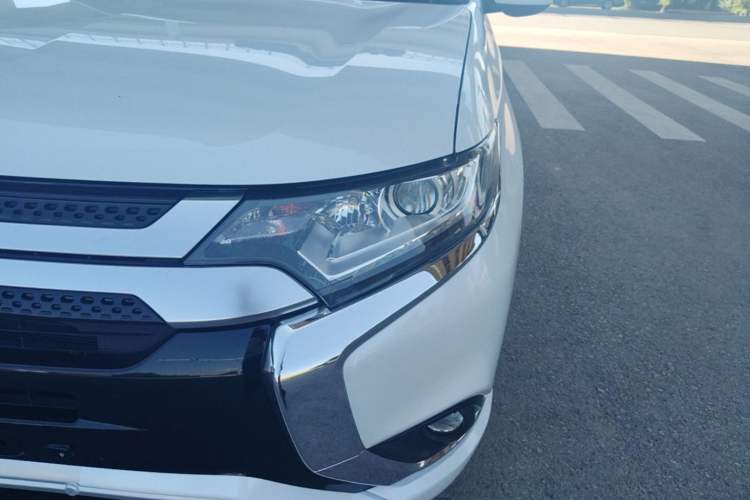 Used Mitsubishi Outlander 2021 2.0L Two-Wheel Drive Comfort Edition 5 Seats Left Front Headlight