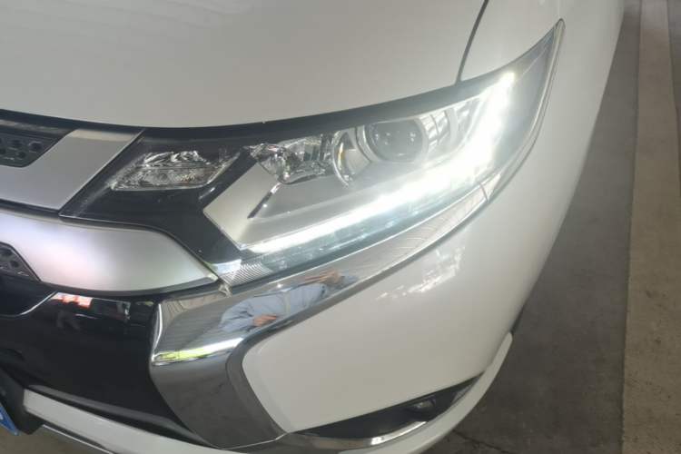Used Mitsubishi Outlander 2021 Revised Version 2.0L Two-Wheel Drive Enjoyment Edition 5 Seats Left Front Headlight