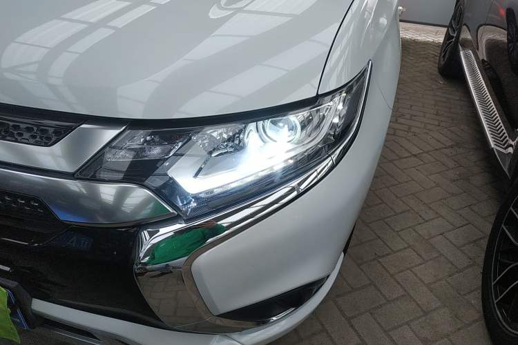 Used Mitsubishi Outlander 2021 Revised Version 2.0L Two-Wheel Drive Comfort Edition 5 Seats Left Front Headlight
