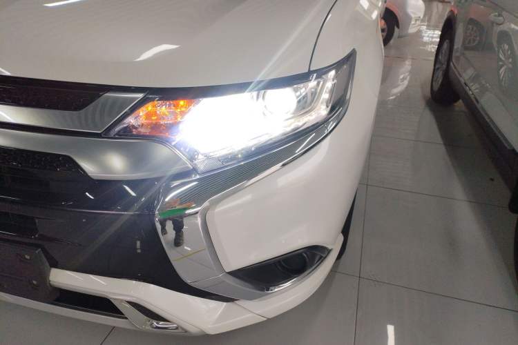 Used Mitsubishi Outlander 2021 Revised Version 2.0L Two-Wheel Drive Comfort Edition 5 Seats Left Front Headlight