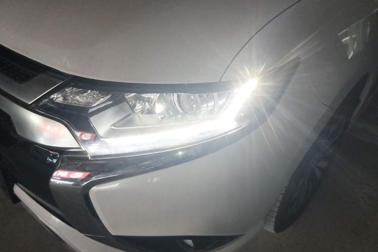 Used Mitsubishi Outlander 2021 2.0L Two-Wheel Drive Comfort Edition 5 Seats Left Front Headlight