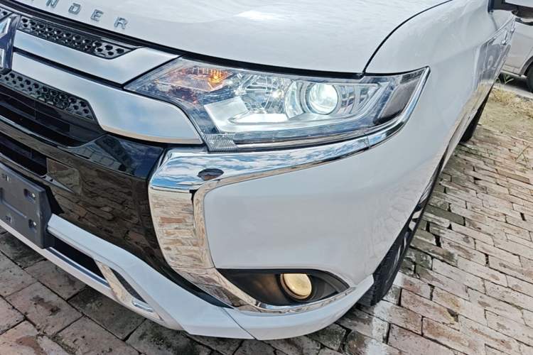 Used Mitsubishi Outlander 2021 2.0L Two-Wheel Drive Comfort Edition 5 Seats Left Front Headlight