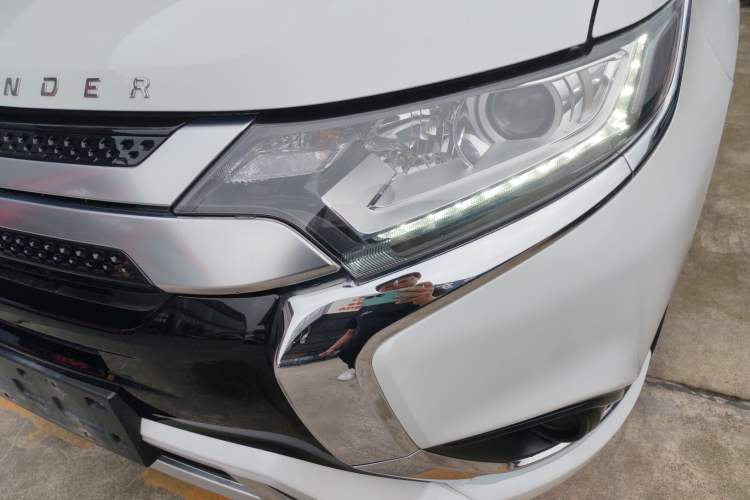 Used Mitsubishi Outlander 2021 Revised Version 2.0L Two-Wheel Drive Comfort Edition 5 Seats Left Front Headlight