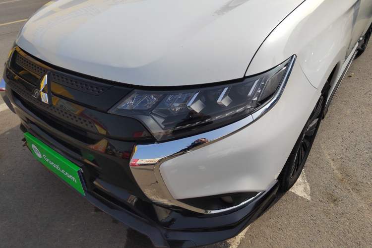 Used Mitsubishi Outlander 2021 2.4L 4x4 DynaDrive Edition 5 Seats Left Front Headlight