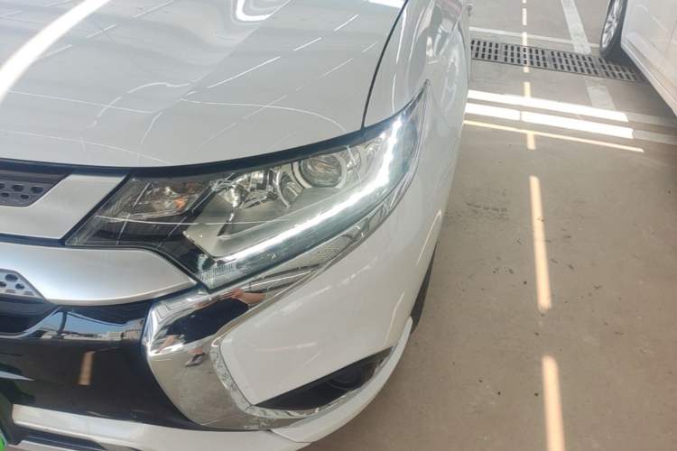 Used Mitsubishi Outlander 2021 2.0L Two-Wheel Drive Comfort Edition 5 Seats Left Front Headlight