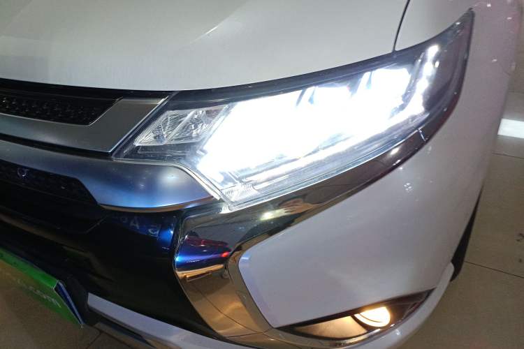 Used Mitsubishi Outlander 2021 2.4L 4x4 Zhi Xiang Edition 7 Seats Left Front Headlight