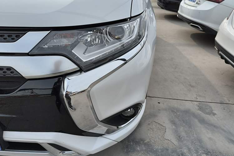 Used Mitsubishi Outlander 2021 Revised Version 2.0L Two-Wheel Drive Comfort Edition 7 Seats Left Front Headlight