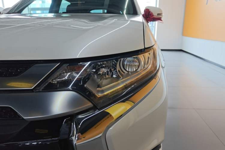 Used Mitsubishi Outlander 2021 2.0L Two-Wheel Drive Comfort Edition 5 Seats Left Front Headlight
