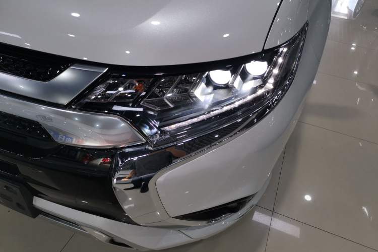 Used Mitsubishi Outlander 2021 2.4L 4x4 Zhi Xiang Edition 7 Seats Left Front Headlight