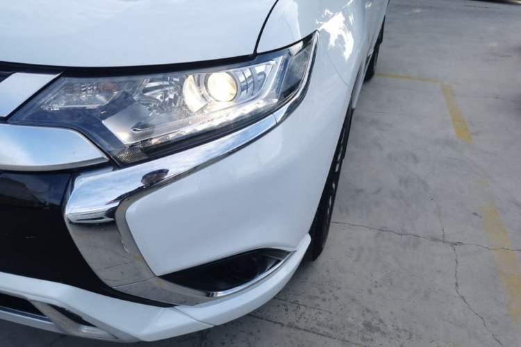 Used Mitsubishi Outlander 2021 2.0L Two-Wheel Drive Comfort Edition 5 Seats Left Front Headlight
