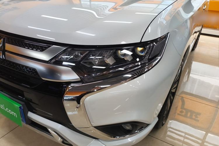 Used Mitsubishi Outlander 2021 2.4L 4x4 Zhi Xiang Edition 7 Seats Left Front Headlight