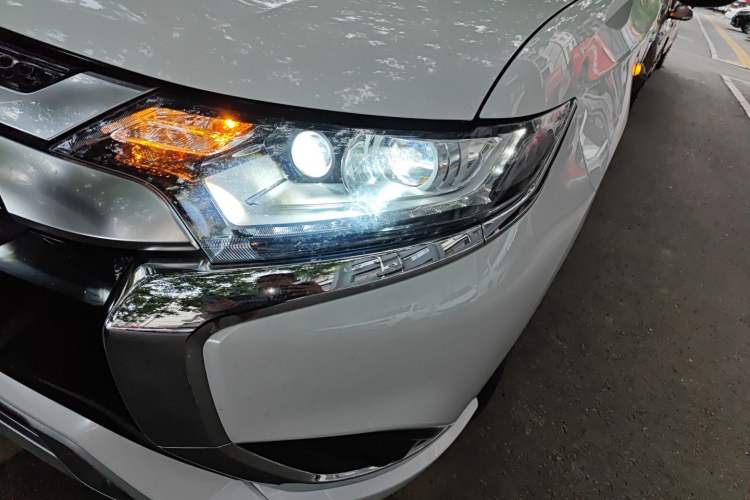 Used Mitsubishi Outlander 2021 Revised Version 2.0L Two-Wheel Drive Comfort Edition 5 Seats Left Front Headlight