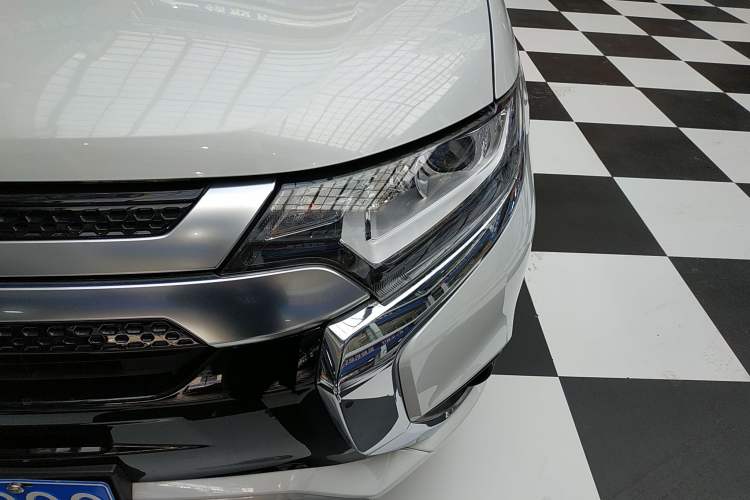 Used Mitsubishi Outlander 2021 Revised Version 2.0L Two-Wheel Drive Comfort Edition 5 Seats Left Front Headlight