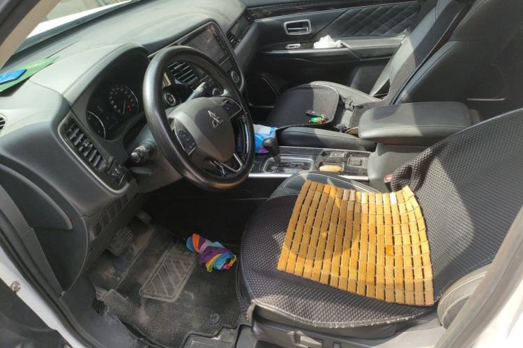Used Mitsubishi Outlander 2021 2.0L Two-Wheel Drive Comfort Edition 7 Seats Left Front Seat