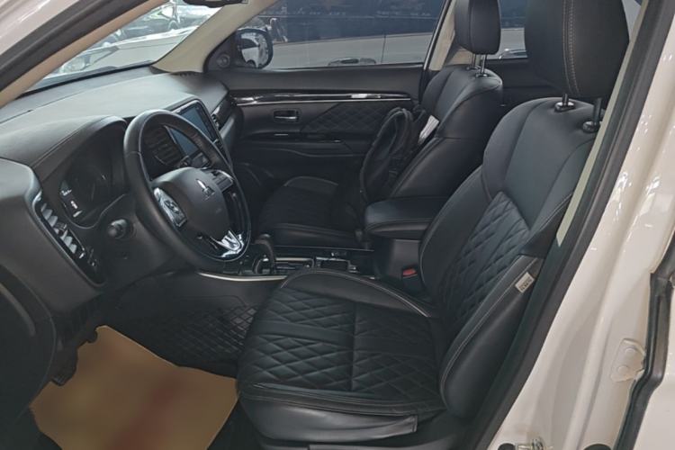 Used Mitsubishi Outlander 2021 2.0L Two-Wheel Drive Comfort Edition 5 Seats Left Front Seat