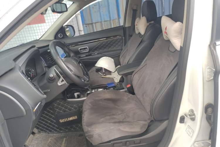 Used Mitsubishi Outlander 2021 2.4L 4x4 Zhi Xiang Edition 7 Seats Left Front Seat