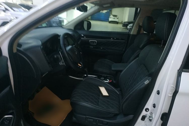Used Mitsubishi Outlander 2021 2.4L 4x4 Zhi Xiang Edition 7 Seats Left Front Seat