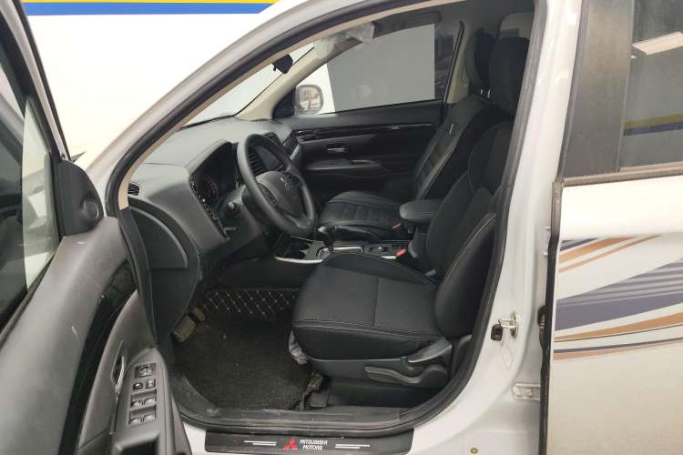 Used Mitsubishi Outlander 2021 Revised Version 2.0L Two-Wheel Drive Comfort Edition 5 Seats Left Front Seat