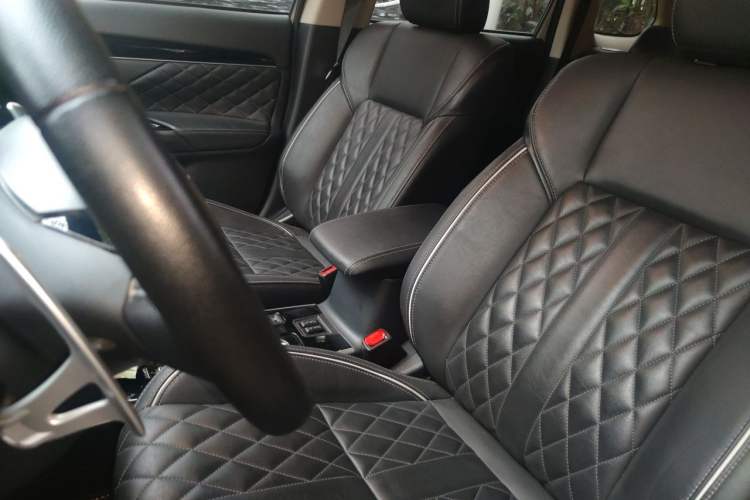 Used Mitsubishi Outlander 2021 2.4L 4x4 DynaDrive Edition 5 Seats Left Front Seat