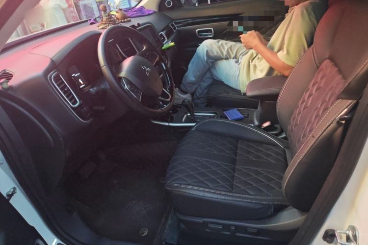 Used Mitsubishi Outlander 2021 2.0L Two-Wheel Drive Comfort Edition 5 Seats Left Front Seat
