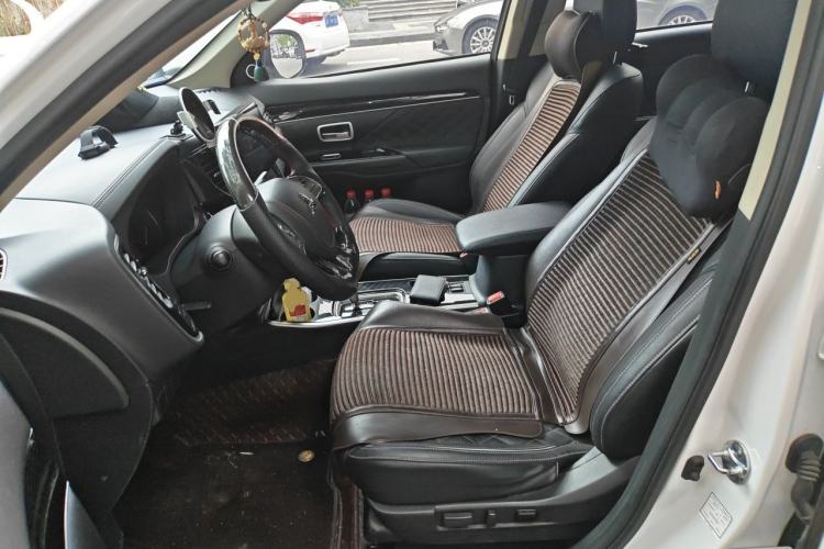 Used Mitsubishi Outlander 2021 Revised Version 2.0L Two-Wheel Drive Comfort Edition 7 Seats Left Front Seat