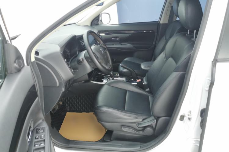 Used Mitsubishi Outlander 2021 Revised Version 2.0L Two-Wheel Drive Comfort Edition 5 Seats Left Front Seat