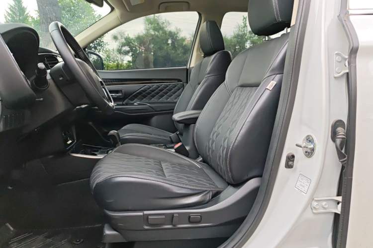 Used Mitsubishi Outlander 2021 2.0L Two-Wheel Drive Comfort Edition 5 Seats Left Front Seat