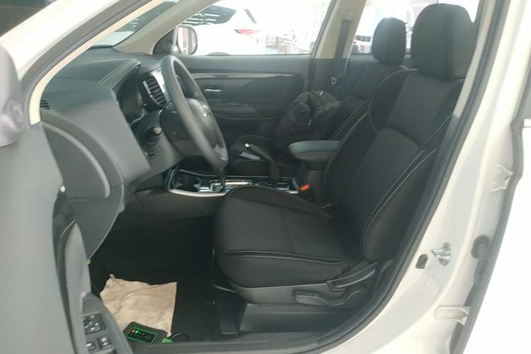 Used Mitsubishi Outlander 2021 Revised Version 2.0L Two-Wheel Drive Comfort Edition 5 Seats Left Front Seat