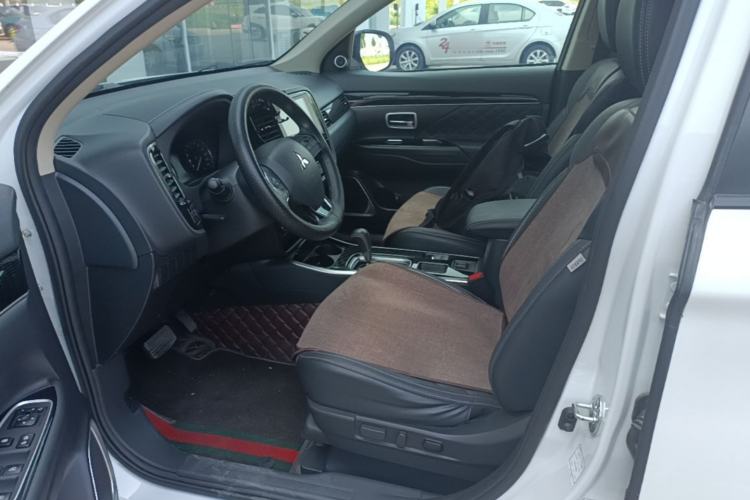 Used Mitsubishi Outlander 2021 2.0L Two-Wheel Drive Comfort Edition 7 Seats Left Front Seat