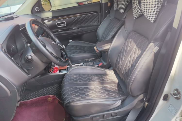Used Mitsubishi Outlander 2021 2.0L Two-Wheel Drive Comfort Edition 7 Seats Left Front Seat